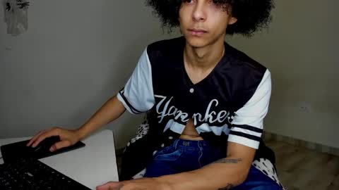 Snapshot of rolling_05 chatting on 01-15-26, 07:17 rolling_05 online show from 01-15-26, 07:17