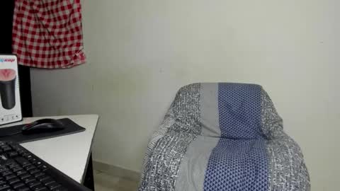 Snapshot of rolling_05 chatting on 03-09-26, 02:04 rolling_05 online show from 03-09-26, 02:04