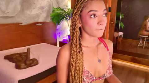 Snapshot of rolyloren_ chatting on 03-13-26, 04:46 Marcela online show from 03-13-26, 04:46