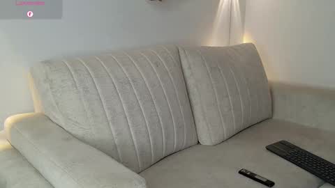 Snapshot of roman_lux chatting on 11-21-25, 04:11 Roman Lux online show from 11-21-25, 04:11