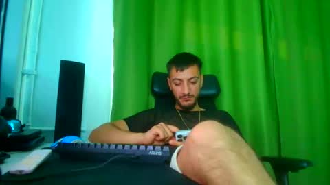 Snapshot of romaniamaster1 chatting on 06-05-26, 05:25 romaniamaster1 online show from 06-05-26, 05:25