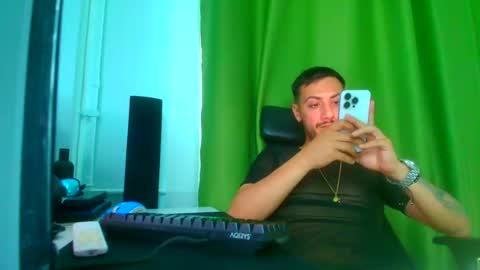 Snapshot of romaniamaster1 chatting on 06-05-26, 06:52 romaniamaster1 online show from 06-05-26, 06:52