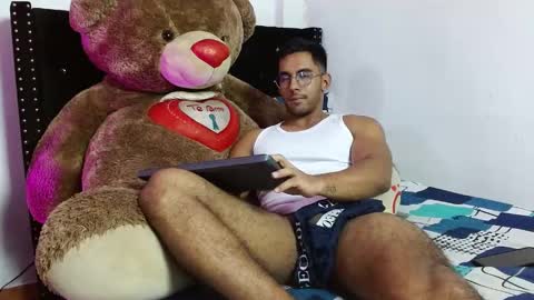 Snapshot of romanpearce_ chatting on 03-12-25, 07:59 Roman online show from 03-12-25, 07:59