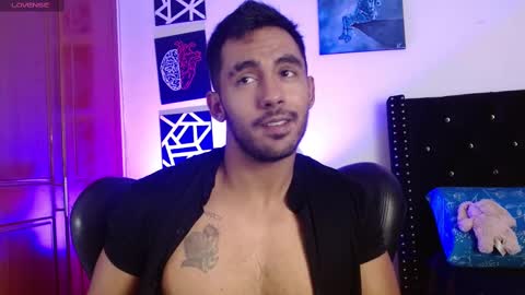 Snapshot of romanpearce_ chatting on 09-09-25, 09:47 Roman online show from 09-09-25, 09:47