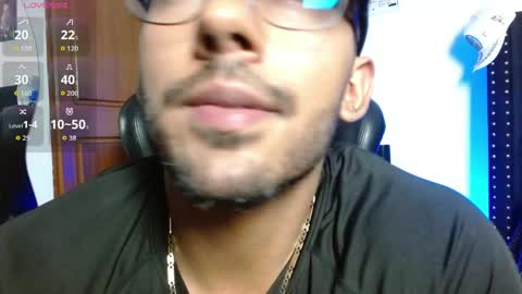 Snapshot of romanpearce_ chatting on 05-20-26, 04:18 Roman online show from 05-20-26, 04:18