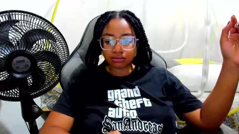 Snapshot of romantic_stargirl chatting on 11-03-25, 03:57 Is A Belle online show from 11-03-25, 03:57