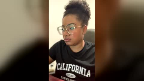 Snapshot of romantic_stargirl chatting on 03-12-26, 03:40 Is A Belle online show from 03-12-26, 03:40