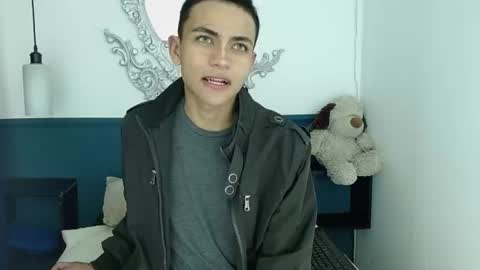 Snapshot of romeo_laurient chatting on 06-18-26, 11:47 ROMEO online show from 06-18-26, 11:47