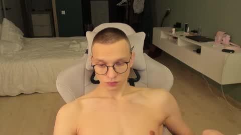 Romeo online show from 02-10-25, 05:14