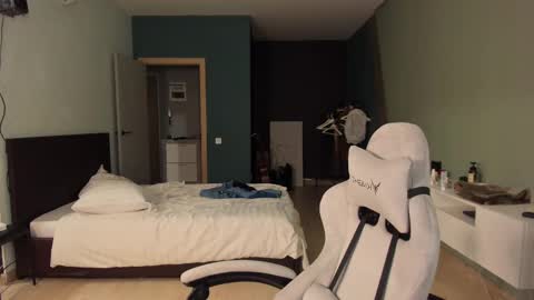 Romeo online show from 02-28-25, 07:46