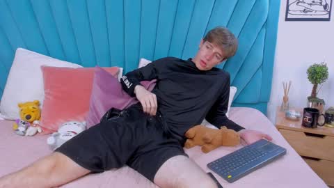 Snapshot of romeo_ricci1 chatting on 01-14-25, 04:18 Romeo Ricci online show from 01-14-25, 04:18