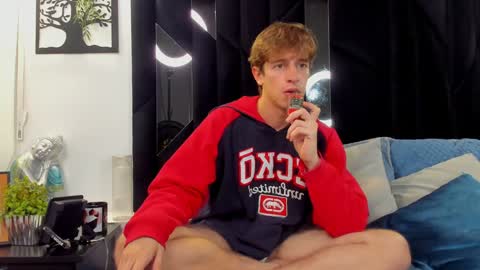 Snapshot of romeo_ricci1 chatting on 01-26-25, 06:37 Romeo Ricci online show from 01-26-25, 06:37