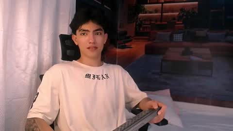 Snapshot of romeomillerr chatting on 12-20-25, 07:54 Romeo online show from 12-20-25, 07:54