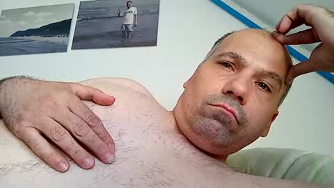 Snapshot of ron_butze chatting on 06-23-26, 02:48 Ron Butze online show from 06-23-26, 02:48