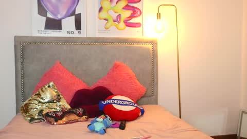 Snapshot of ronieeplay chatting on 10-08-25, 02:20 Roni online show from 10-08-25, 02:20