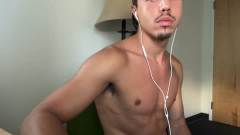 Snapshot of ronneyx998014 chatting on 08-04-26, 12:36 Ronney online show from 08-04-26, 12:36