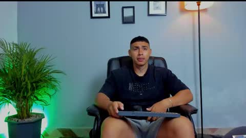 Snapshot of ronnie_canford chatting on 02-22-26, 02:59 RonnieCanford online show from 02-22-26, 02:59