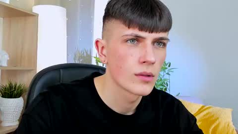 Snapshot of rony_winston chatting on 03-13-26, 01:29 Rony online show from 03-13-26, 01:29