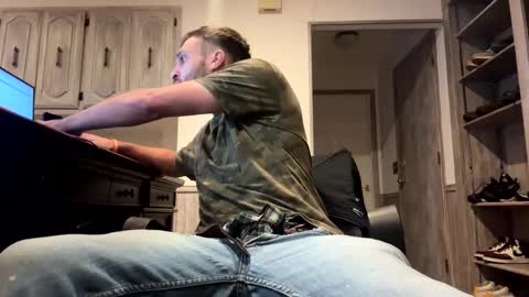 roofguy11 online show from 12-29-24, 03:33