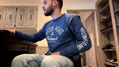 roofguy11 online show from 01-01-25, 05:11