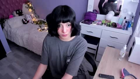 Snapshot of room312_ chatting on 12-05-24, 08:33 Twelve 3 Inst Twelve 312002 Twitter Room312 2002 online show from 12-05-24, 08:33