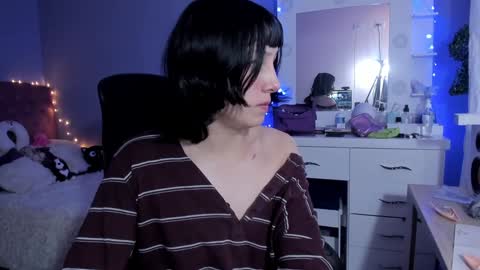 Snapshot of room312_ chatting on 12-10-24, 10:37 Twelve 3 Inst Twelve 312002 Twitter Room312 2002 online show from 12-10-24, 10:37