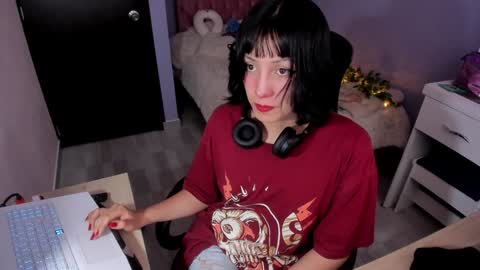 Snapshot of room312_ chatting on 12-12-24, 10:09 Twelve 3 Inst Twelve 312002 Twitter Room312 2002 online show from 12-12-24, 10:09