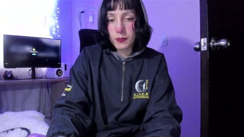 Snapshot of room312_ chatting on 12-29-24, 10:36 Twelve 3 Inst Twelve 312002 Twitter Room312 2002 online show from 12-29-24, 10:36