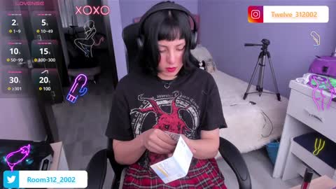 Snapshot of room312_ chatting on 01-03-25, 06:24 Twelve 3 Inst Twelve 312002 Twitter Room312 2002 online show from 01-03-25, 06:24