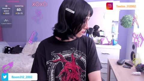 Snapshot of room312_ chatting on 01-04-25, 06:19 Twelve 3 Inst Twelve 312002 Twitter Room312 2002 online show from 01-04-25, 06:19