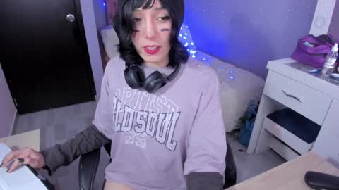 Snapshot of room312_ chatting on 01-05-25, 09:03 Twelve 3 Inst Twelve 312002 Twitter Room312 2002 online show from 01-05-25, 09:03