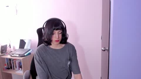 Snapshot of room312_ chatting on 01-12-25, 09:29 Twelve 3 Inst Twelve 312002 Twitter Room312 2002 online show from 01-12-25, 09:29