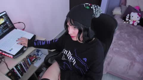 Snapshot of room312_ chatting on 01-30-25, 06:54 Twelve 3 Inst Twelve 312002 Twitter Room312 2002 online show from 01-30-25, 06:54