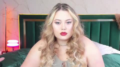 Chloe online show from 11-19-25, 09:09