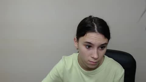Snapshot of rosalais_ chatting on 09-17-25, 06:26 Rose online show from 09-17-25, 06:26