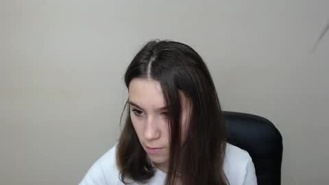 Snapshot of rosalais_ chatting on 09-20-25, 06:14 Rose online show from 09-20-25, 06:14