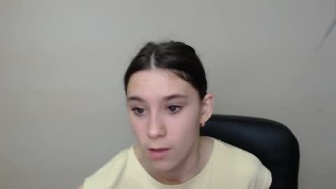 Snapshot of rosalais_ chatting on 09-26-25, 07:01 Rose online show from 09-26-25, 07:01