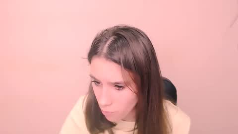 Snapshot of rosalais_ chatting on 10-18-25, 06:26 Rose online show from 10-18-25, 06:26