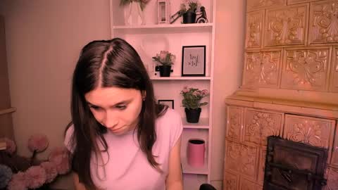 Snapshot of rosalais_ chatting on 05-15-26, 06:31 Rose online show from 05-15-26, 06:31