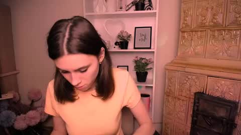 Snapshot of rosalais_ chatting on 05-21-26, 06:31 Rose online show from 05-21-26, 06:31