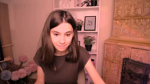 Snapshot of rosalais_ chatting on 06-05-26, 06:42 Rose online show from 06-05-26, 06:42