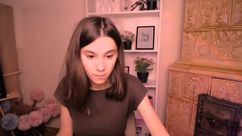 Snapshot of rosalais_ chatting on 06-05-26, 06:52 Rose online show from 06-05-26, 06:52