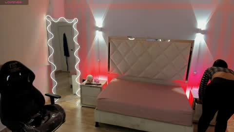 Snapshot of rosalind_tay chatting on 05-08-26, 11:37 ROSALIN online show from 05-08-26, 11:37
