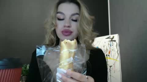 Rosalina online show from 10-31-25, 02:07