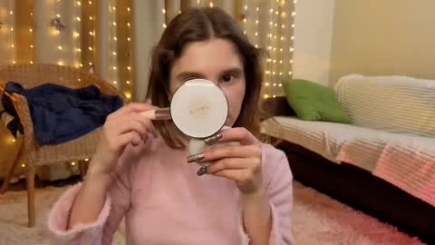 Snapshot of rosalvaulman chatting on 02-18-26, 05:20 Kylie online show from 02-18-26, 05:20