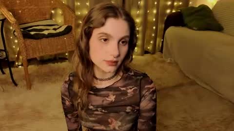 Snapshot of rosalvaulman chatting on 06-11-26, 12:32 Kylie online show from 06-11-26, 12:32