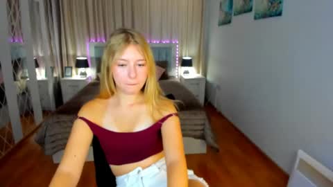 Snapshot of rosarising chatting on 06-20-26, 05:32 RosaRising online show from 06-20-26, 05:32