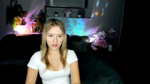 Snapshot of rosarising chatting on 06-21-26, 09:23 RosaRising online show from 06-21-26, 09:23
