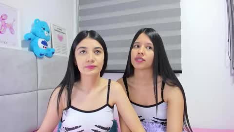 Rose y Miah online show from 10-19-25, 04:35