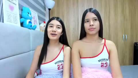 Rose y Miah online show from 06-25-26, 04:34